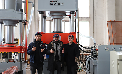 315噸樹脂井蓋熱壓成型油壓機