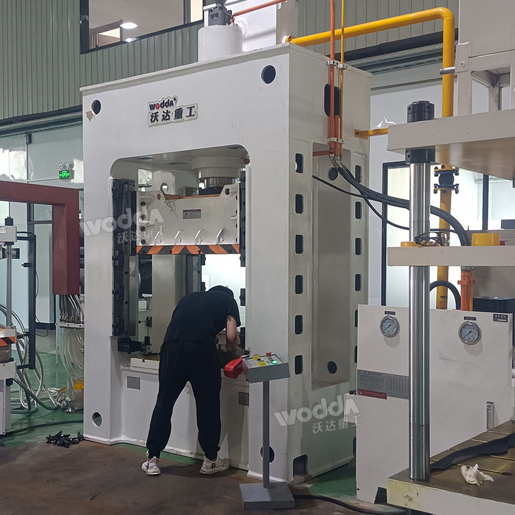 150噸框架式油壓機.jpg